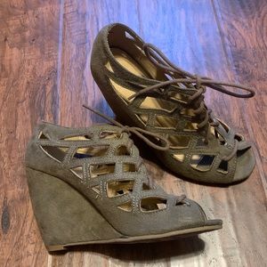 🔥🔥SOLD🔥🔥 Mia Peep Toe Cutout Wedge Sandals sz 6.5 Taupe Neutral